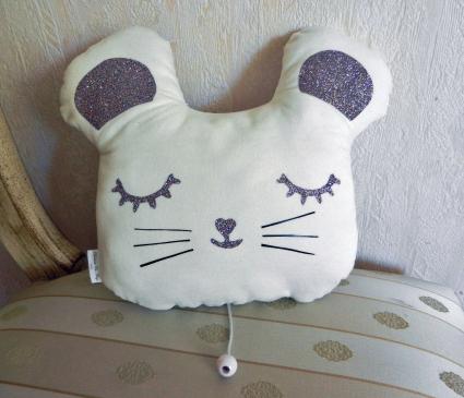 Duchesse or ange doaa 49 coussin musical souris velours blanc casse et paillete rose argent d